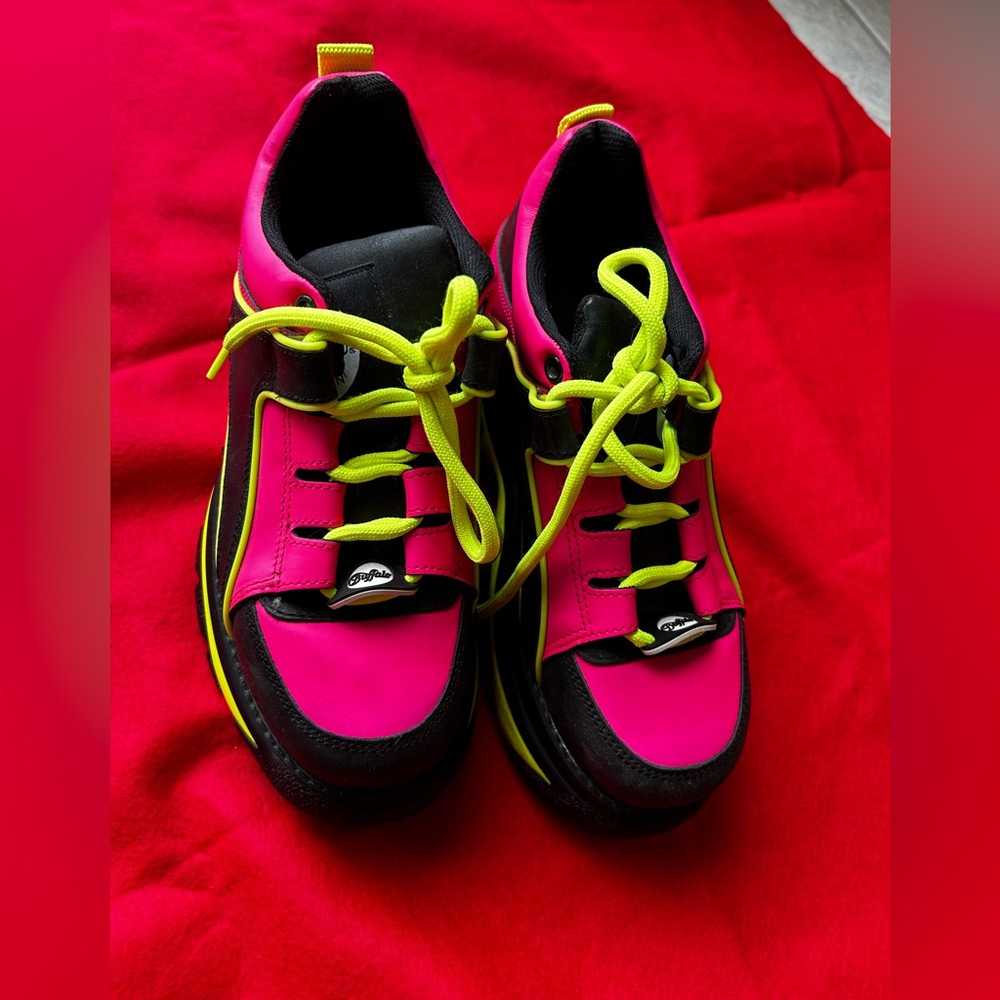 COPY - girl buffalo platform sneakerz
neon pink/black w NEON yellow detailing a…